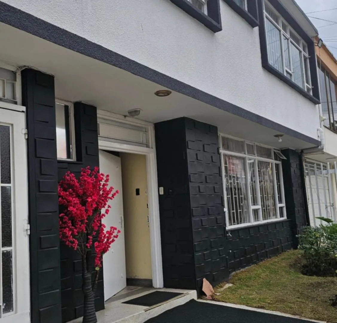 Bed & Breakfast Colisseum Roma House- Campin Simon Bolivar Movistar Embajada Compensar Bogota